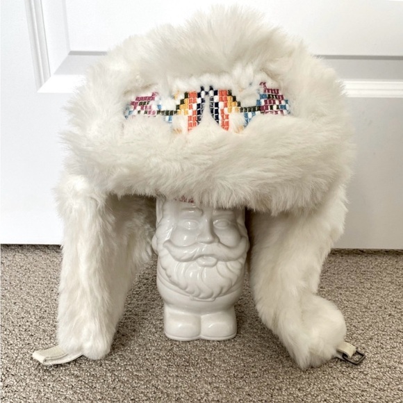 ☮️💟 DONATED BARTS UK▪️White Aztec Inspired Trapper Hat - Picture 2 of 5